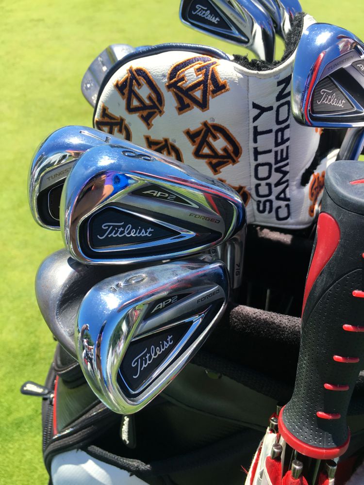 Dufner's bag: Pro V1 golf ball, 910D2 (9.5º)...